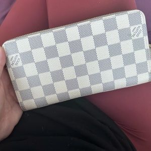 Like new. Original price is $1000